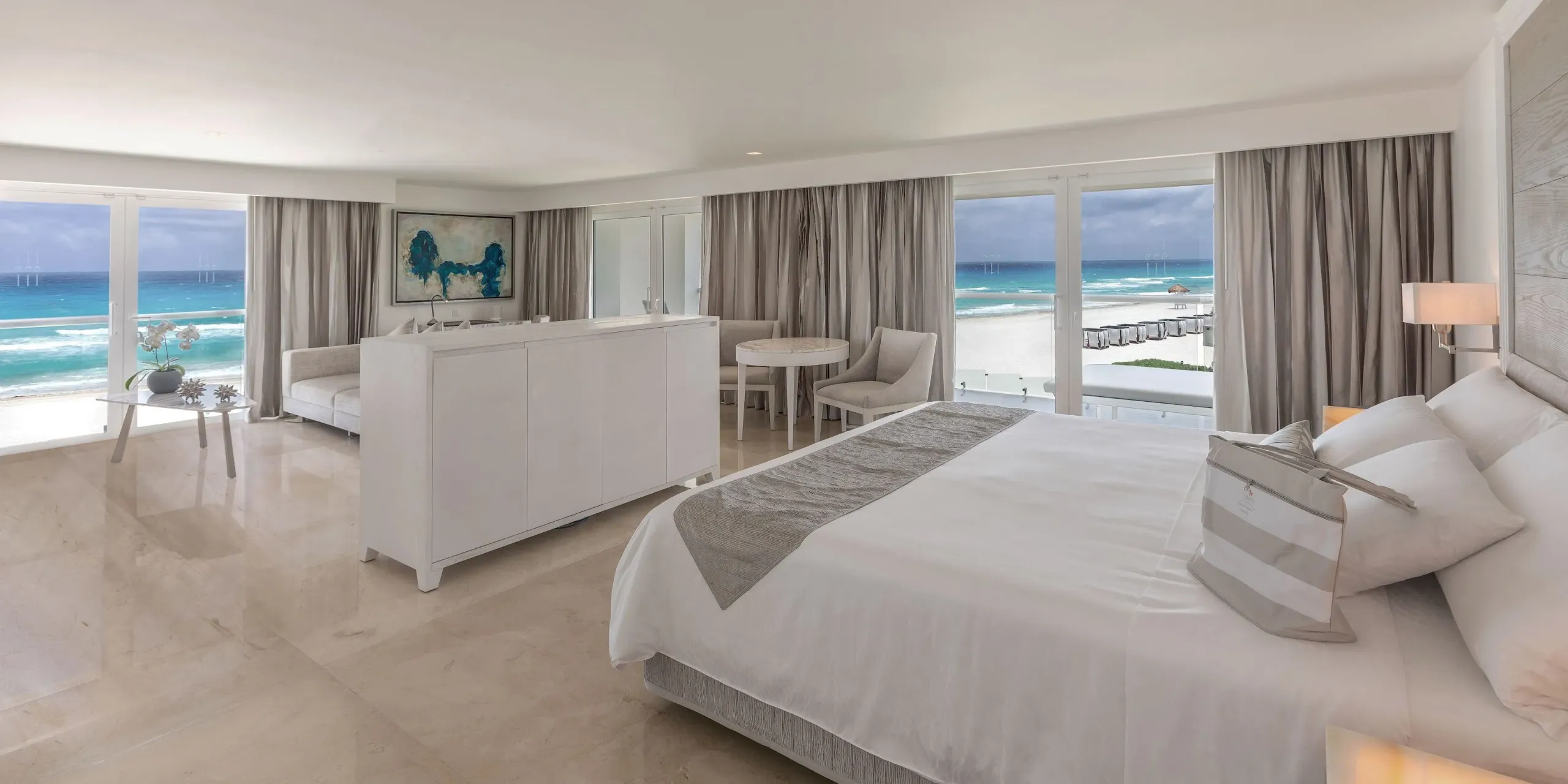 Royale Governor Suite Oceanfront
